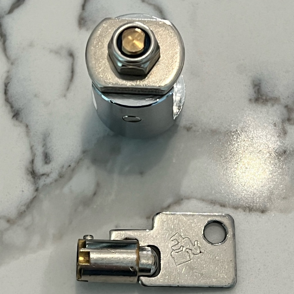 Storage Unit Cylinder Lock - Picture 6 of 7